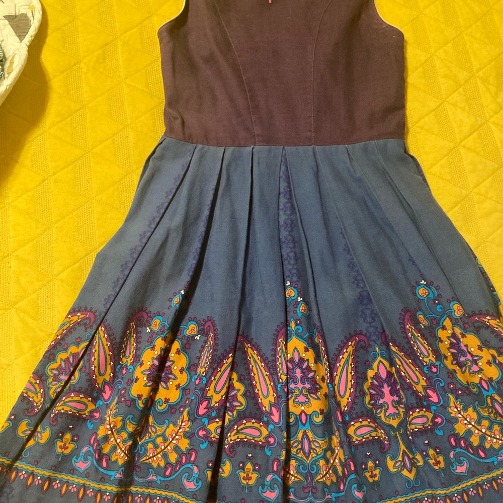 Authentic Embroidered German Dirndl Size 38 - Picture 3 of 7